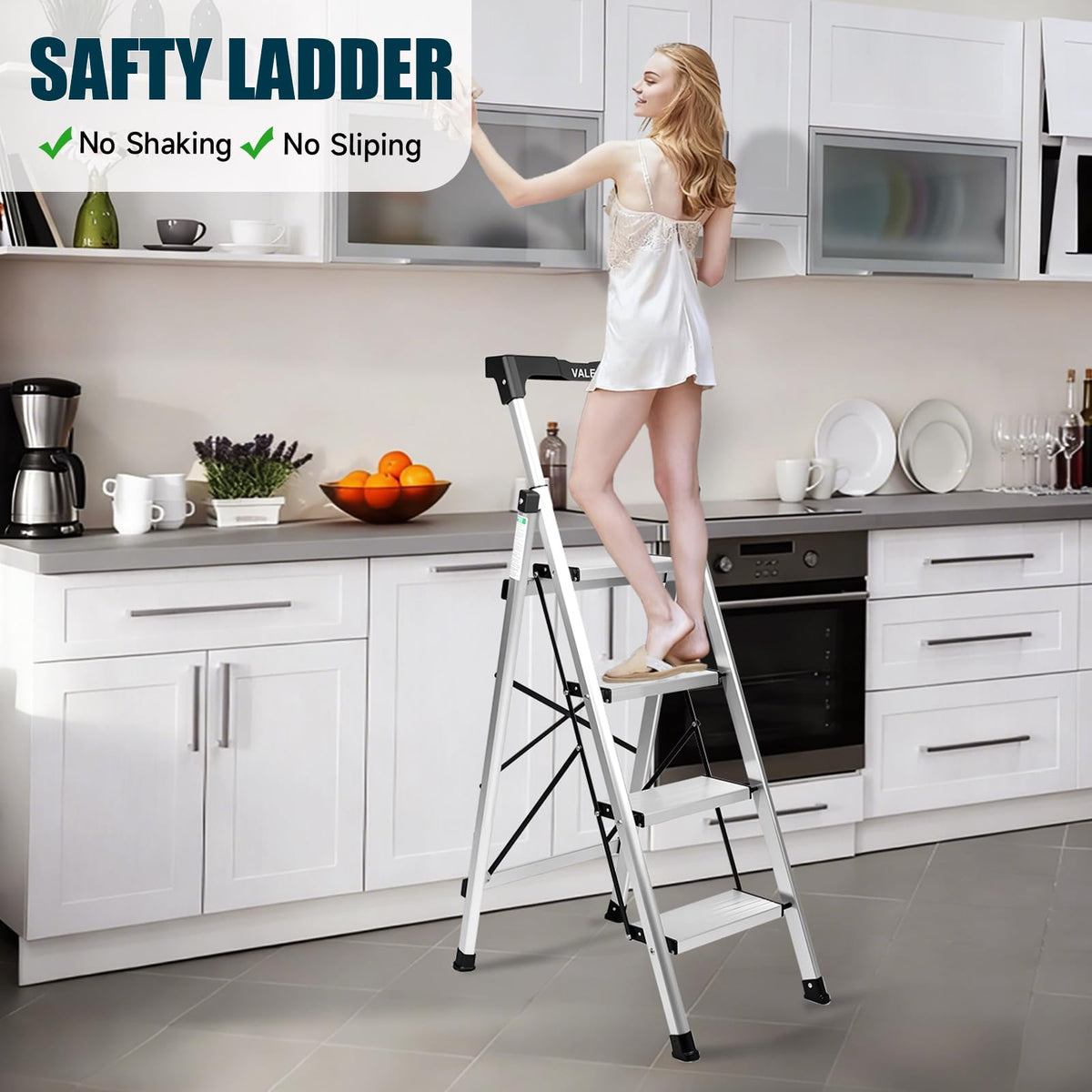 Aluminium 4 Step Ladder with Retractable Handgrip, 330 lbs Capacity, Silver S31837