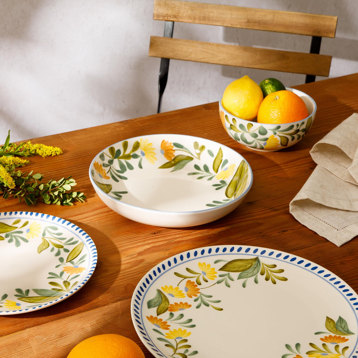 Hand Painted Stoneware Floral Dinnerware Set, Service for Four (16pcs) L340